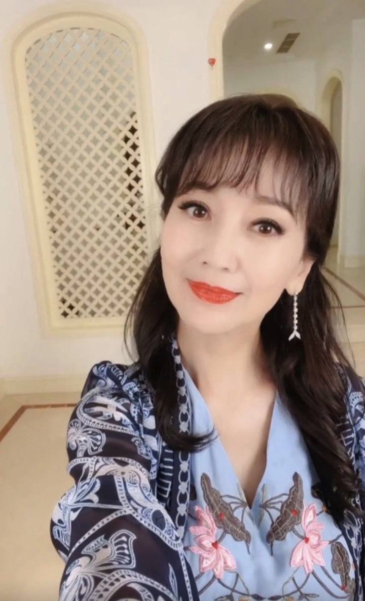 屋企大到，有些角落根本不需要放傢具。